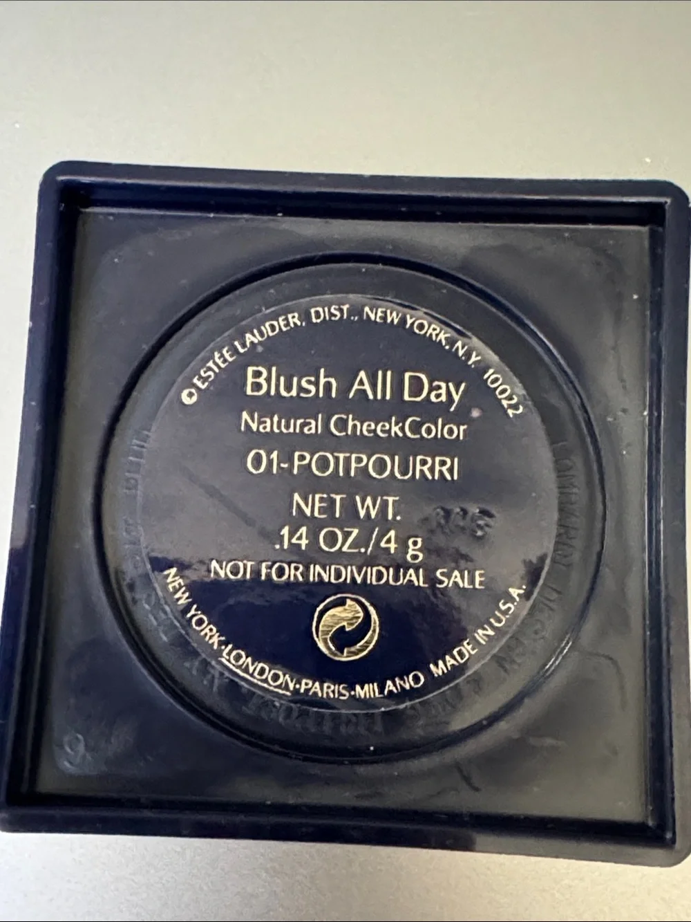 Estee Lauder Compact Blush Case in Black